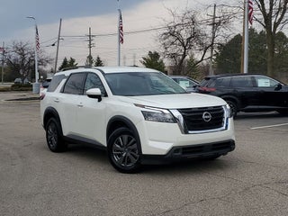 2024 Nissan Pathfinder SV