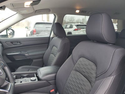 2023 Nissan Pathfinder SV