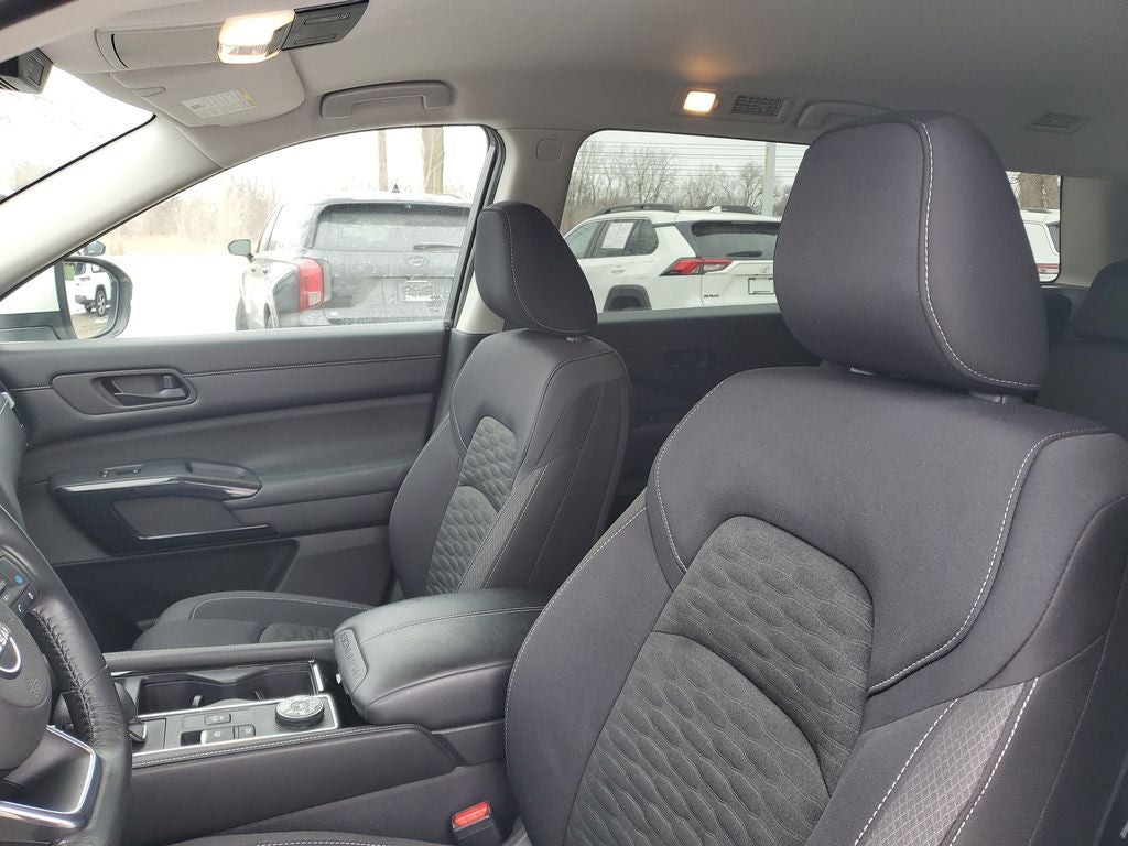 2023 Nissan Pathfinder SV