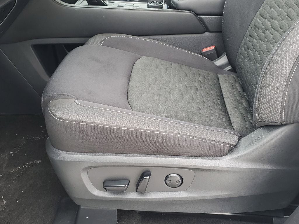 2023 Nissan Pathfinder SV