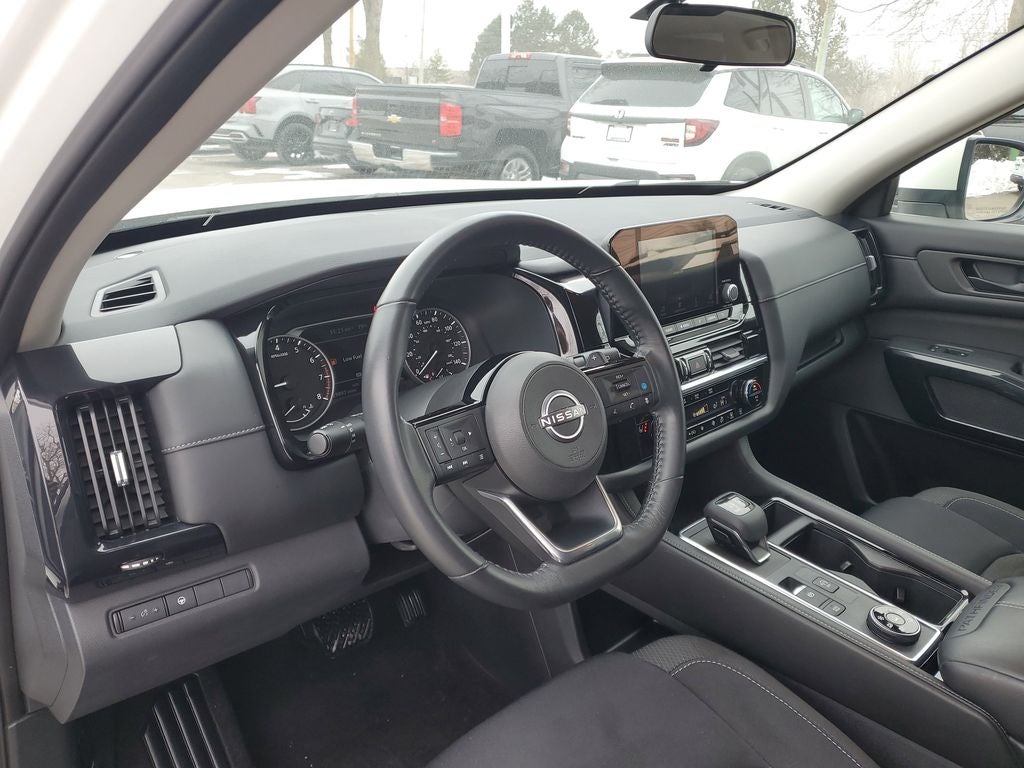 2023 Nissan Pathfinder SV