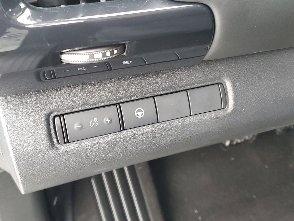 2023 Nissan Pathfinder SV