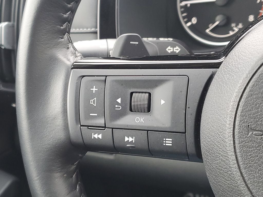 2023 Nissan Pathfinder SV