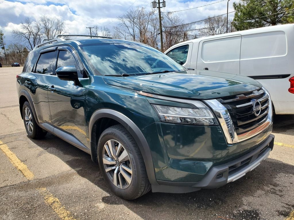 2023 Nissan Pathfinder SL