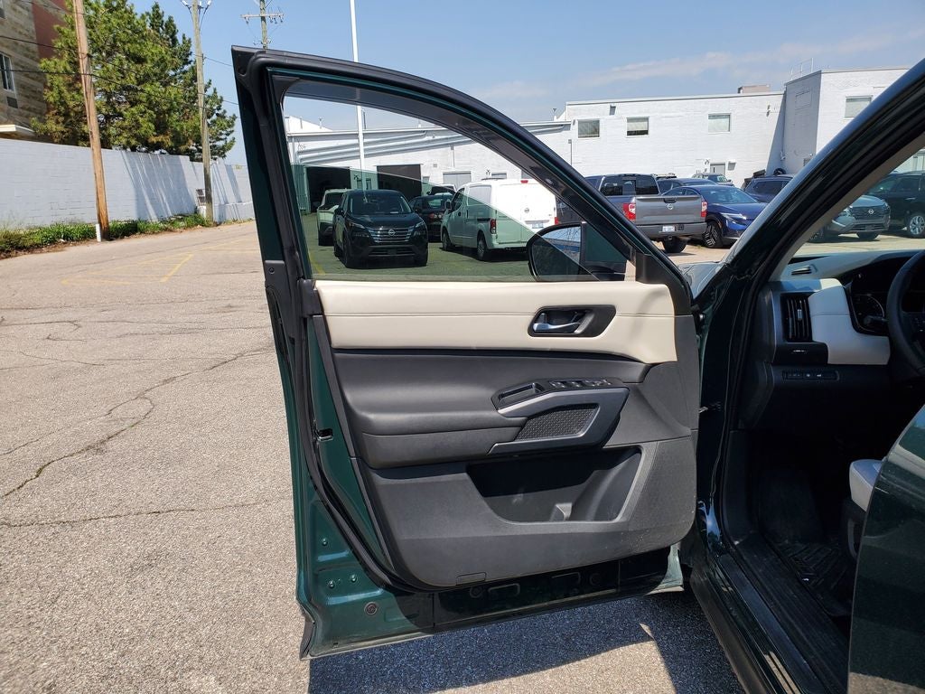 2023 Nissan Pathfinder SL