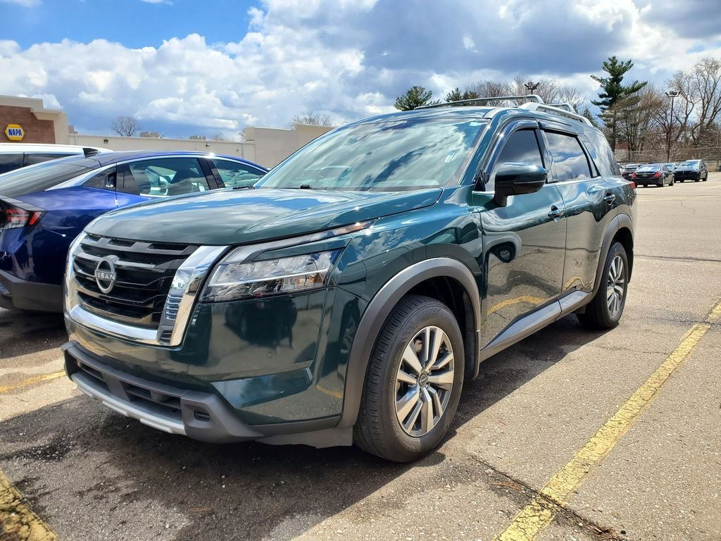 2023 Nissan Pathfinder SL