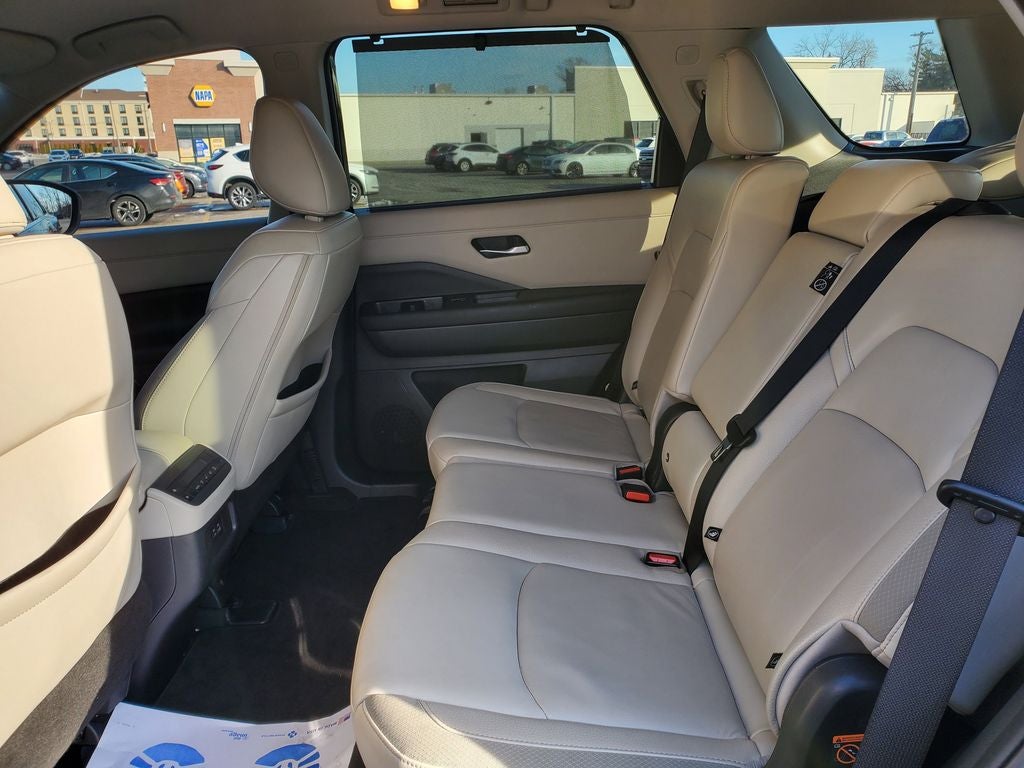 2023 Nissan Pathfinder SL