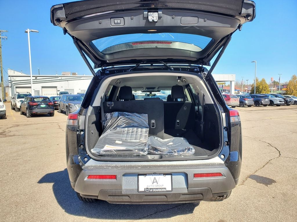 2026 Nissan Pathfinder SL