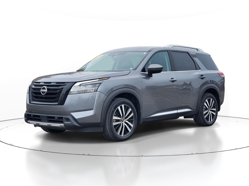 2023 Nissan Pathfinder Platinum w/ CAPTAINS CHAIRS