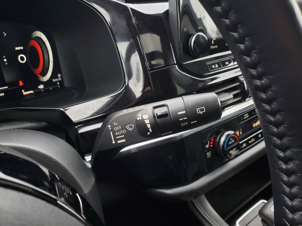 2023 Nissan Pathfinder Platinum w/ CAPTAINS CHAIRS