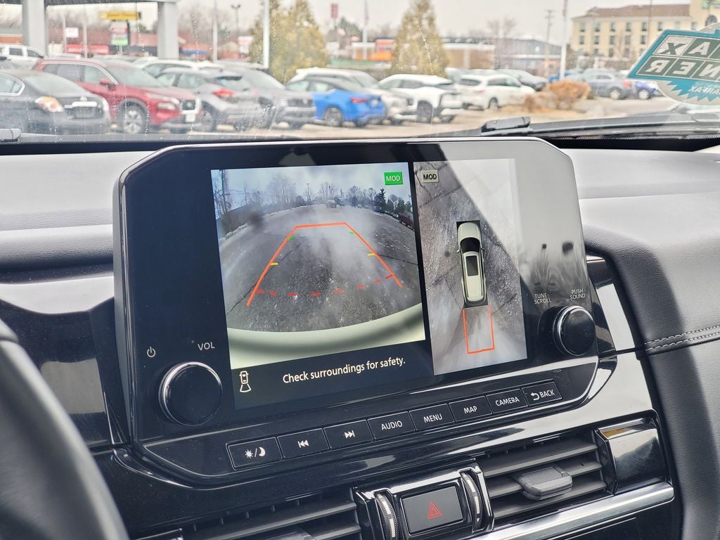 2023 Nissan Pathfinder Platinum w/ CAPTAINS CHAIRS