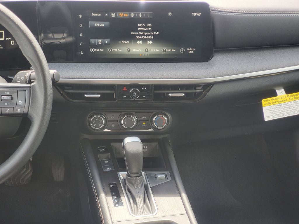 2025 Nissan Kicks SV