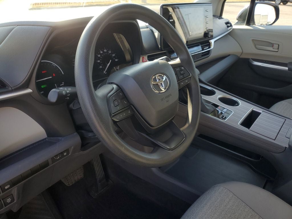 2023 Toyota Sienna LE