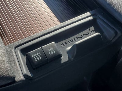 2023 Toyota Sienna LE