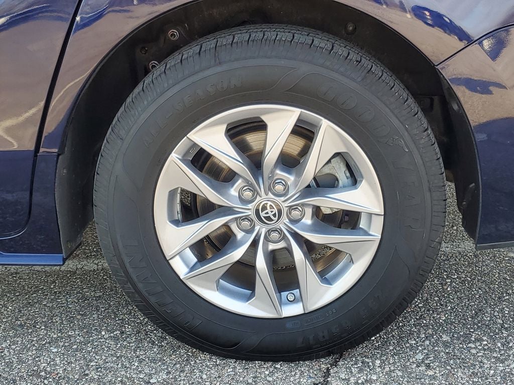 2023 Toyota Sienna LE